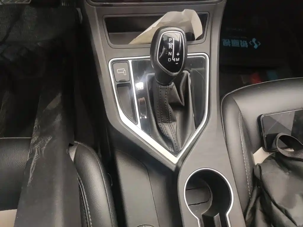 Фото 14 - Geely Vision