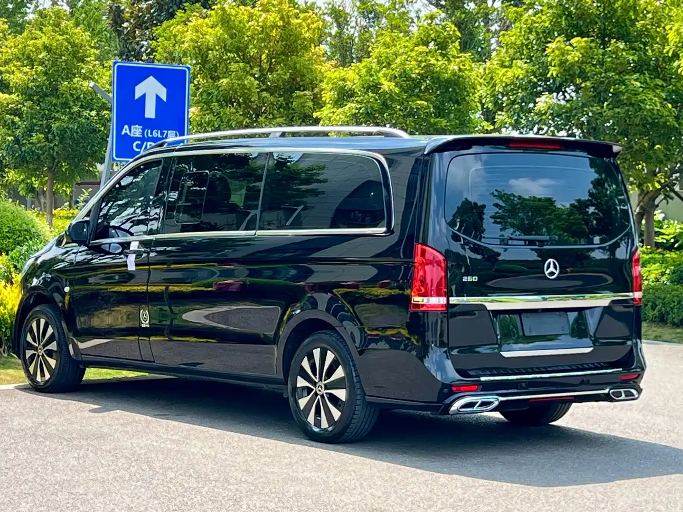 Mercedes-Benz Vito 2023 2.0T Elite 7-Seater фото 5
