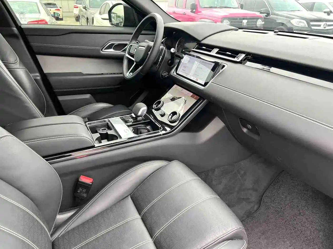 Land Rover Range Rover Velar 2023 250PS Gloss Black Collector's Edition фото 15
