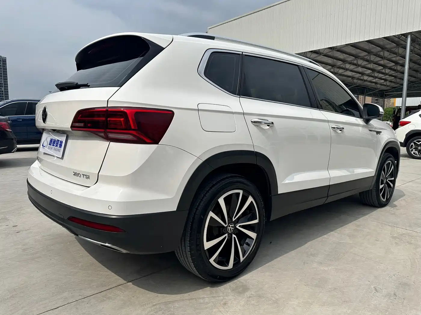 Volkswagen Tharu 2022 280TSI FWD Luxury Edition фото 5