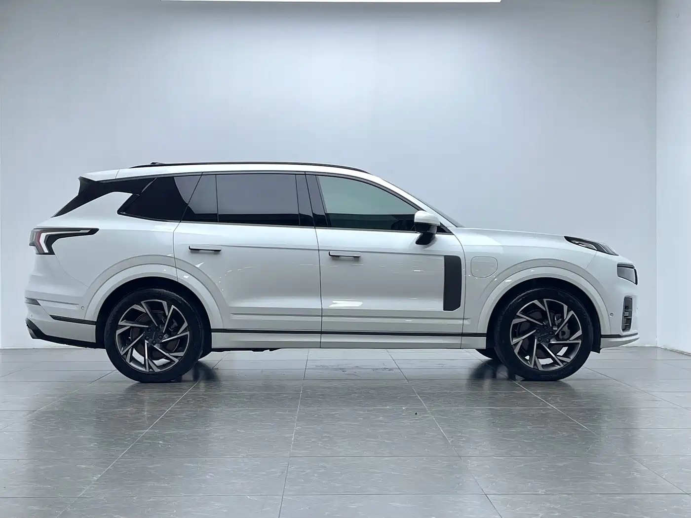 Lynk & Co 09 EM-P 2021 2.0T PHEV Halo 7-Seater фото 7