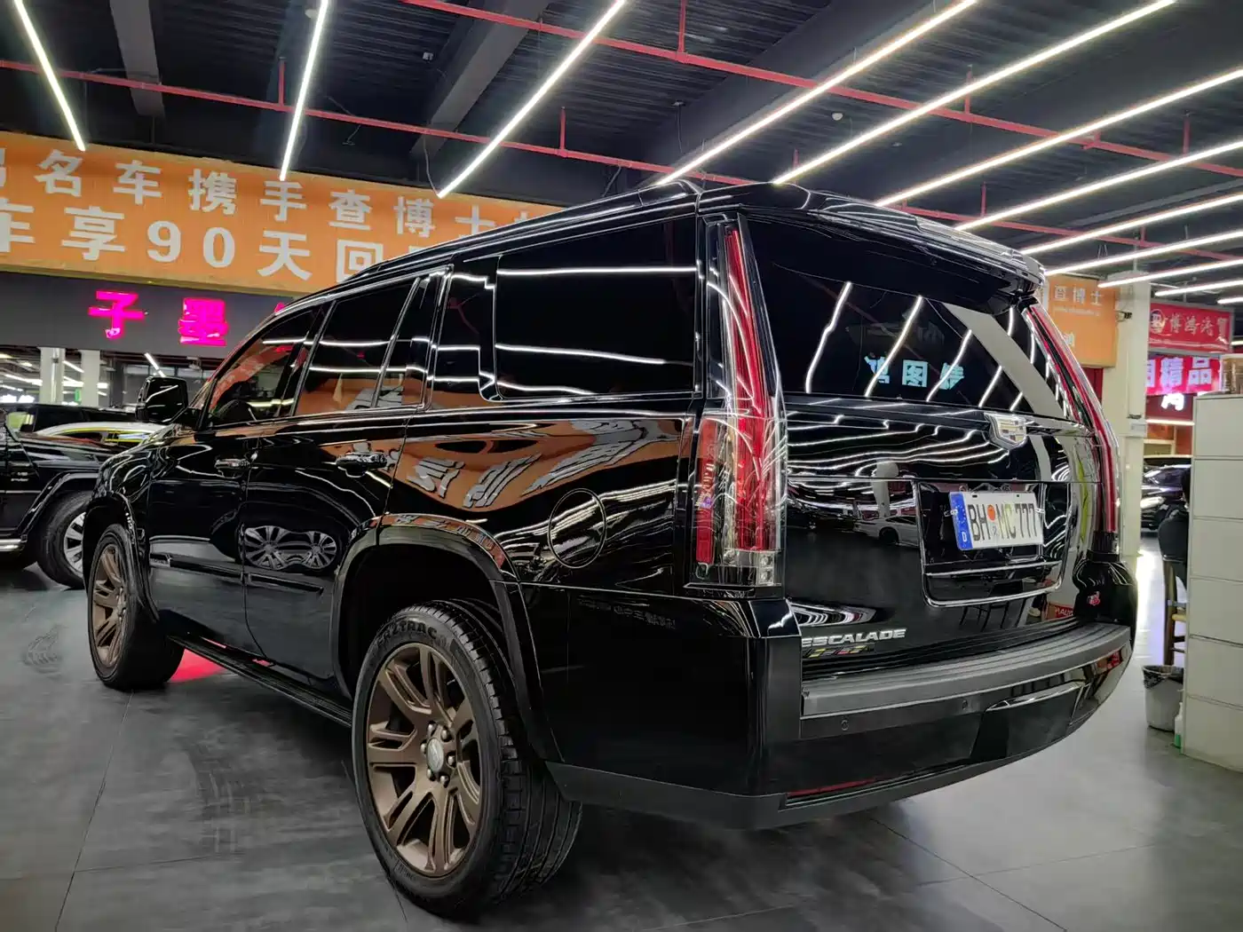 Cadillac Escalade 2017 6.2L ESV Platinum Extended фото 15