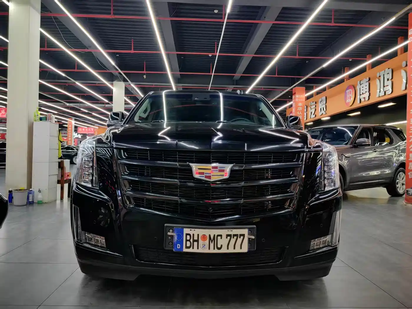 Cadillac Escalade 2017 6.2L ESV Platinum Extended фото 2