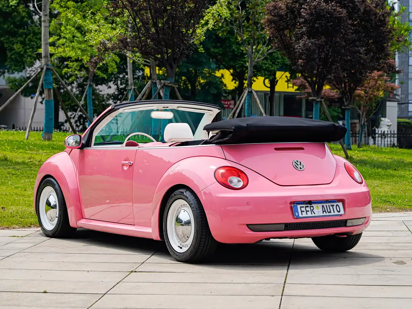 Volkswagen Beetle 2009 2.0 AT Top Convertible фото 27