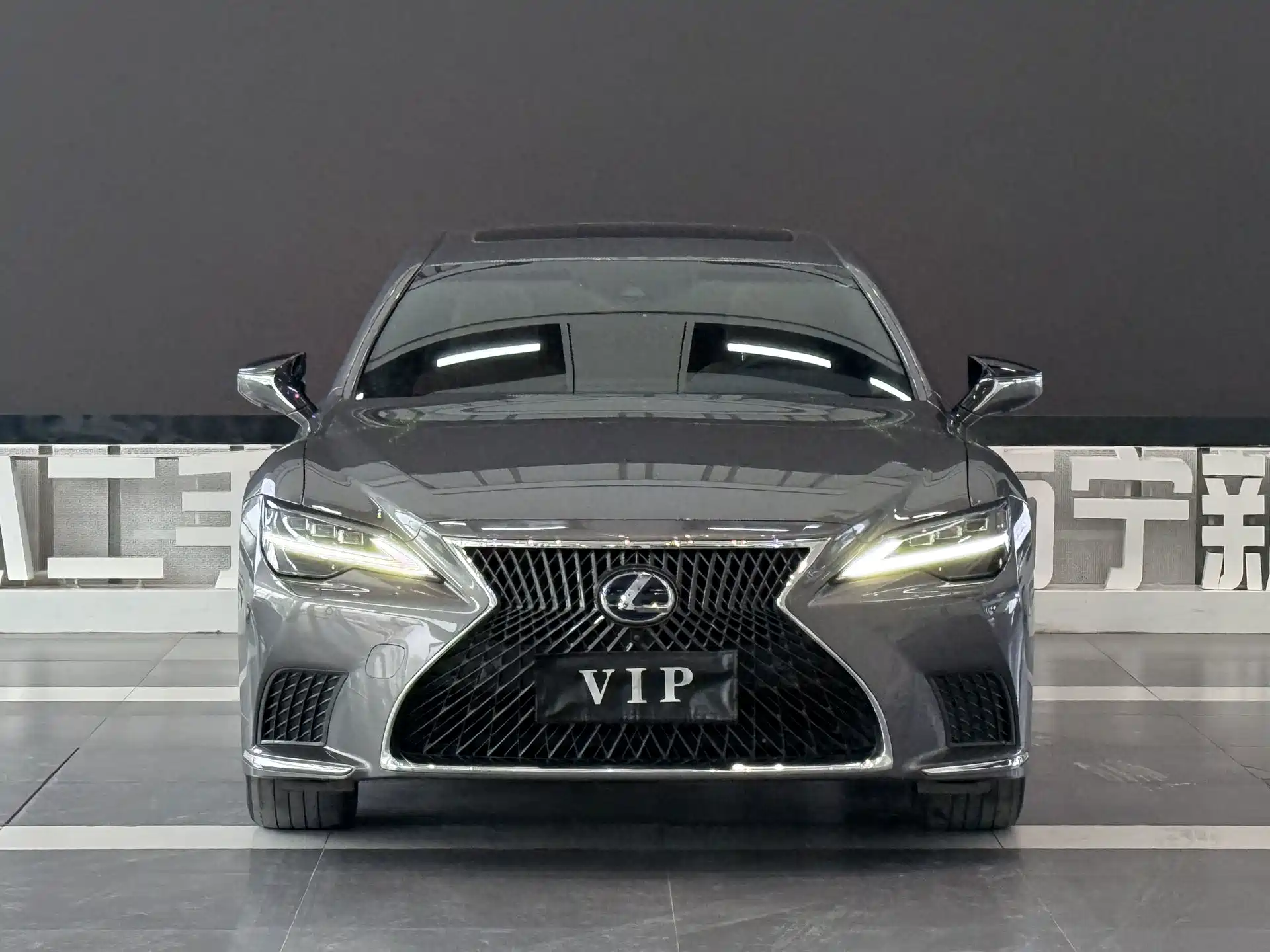Фото 2 - Lexus LS