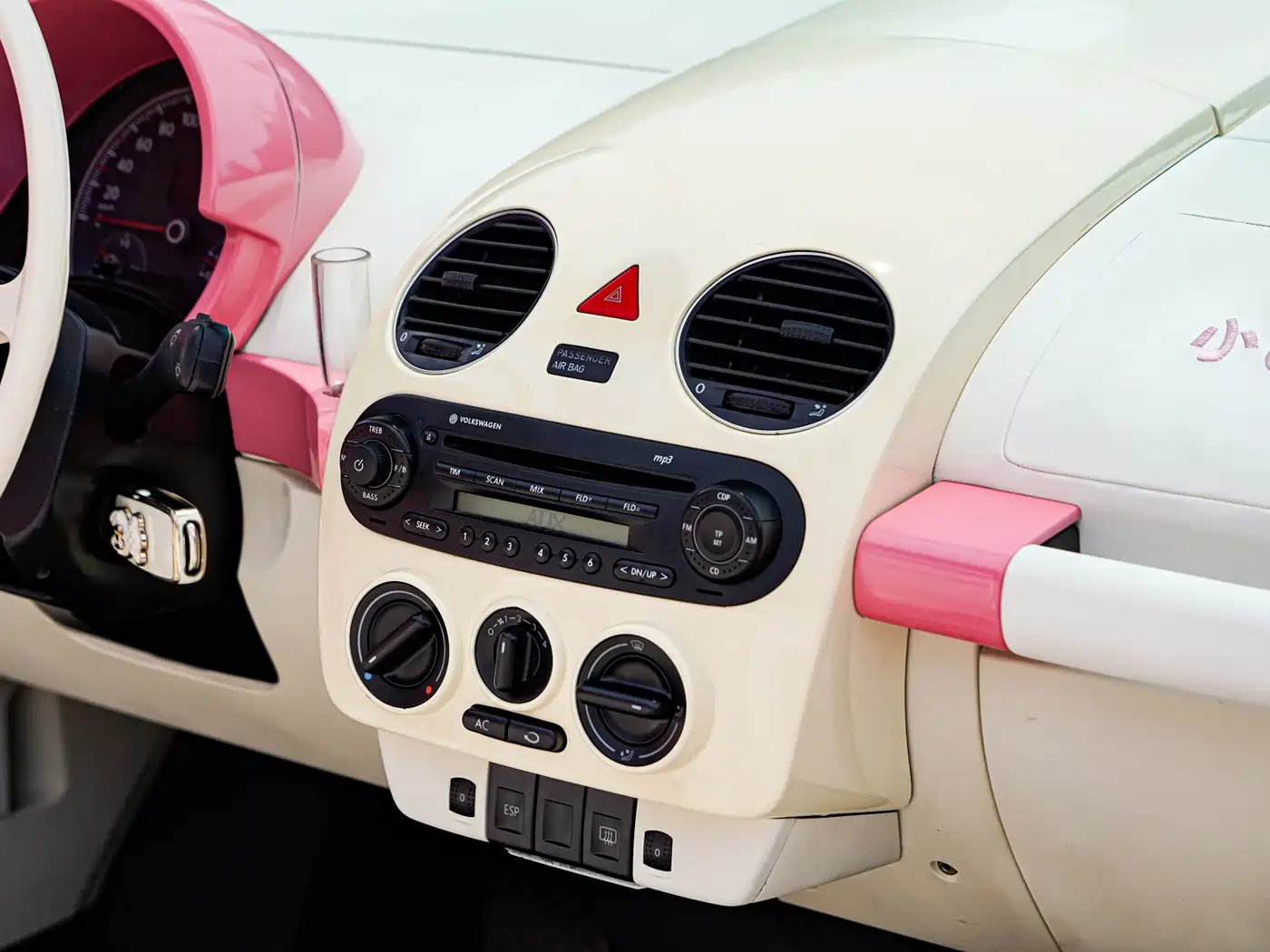 Volkswagen Beetle 2009 2.0 AT Top Convertible фото 16