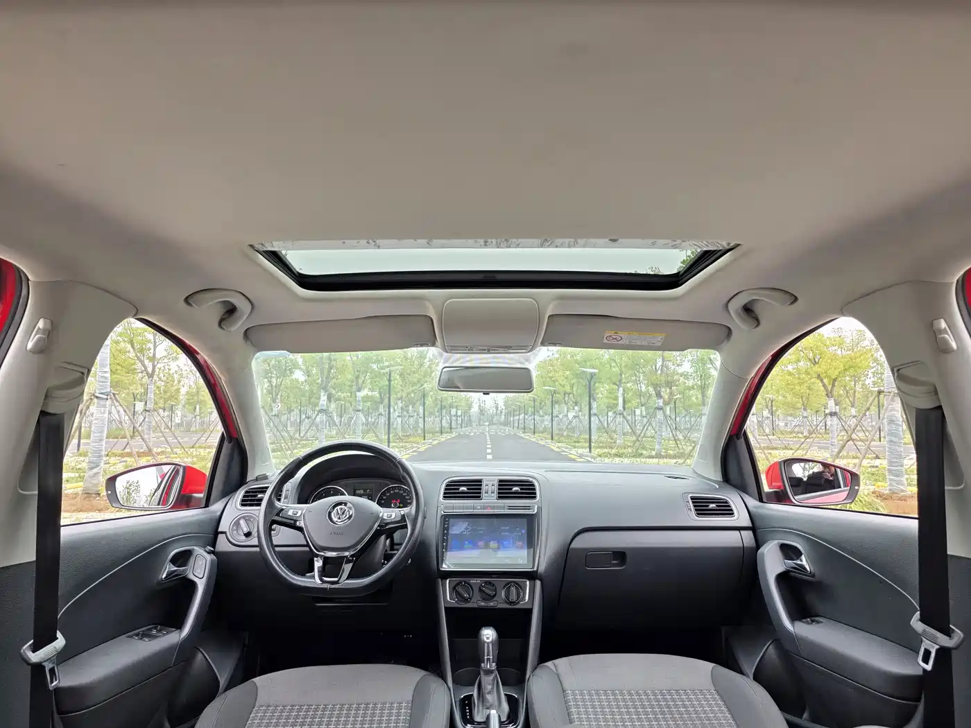 Volkswagen Polo 2016 1.6L Automatic Comfort фото 13