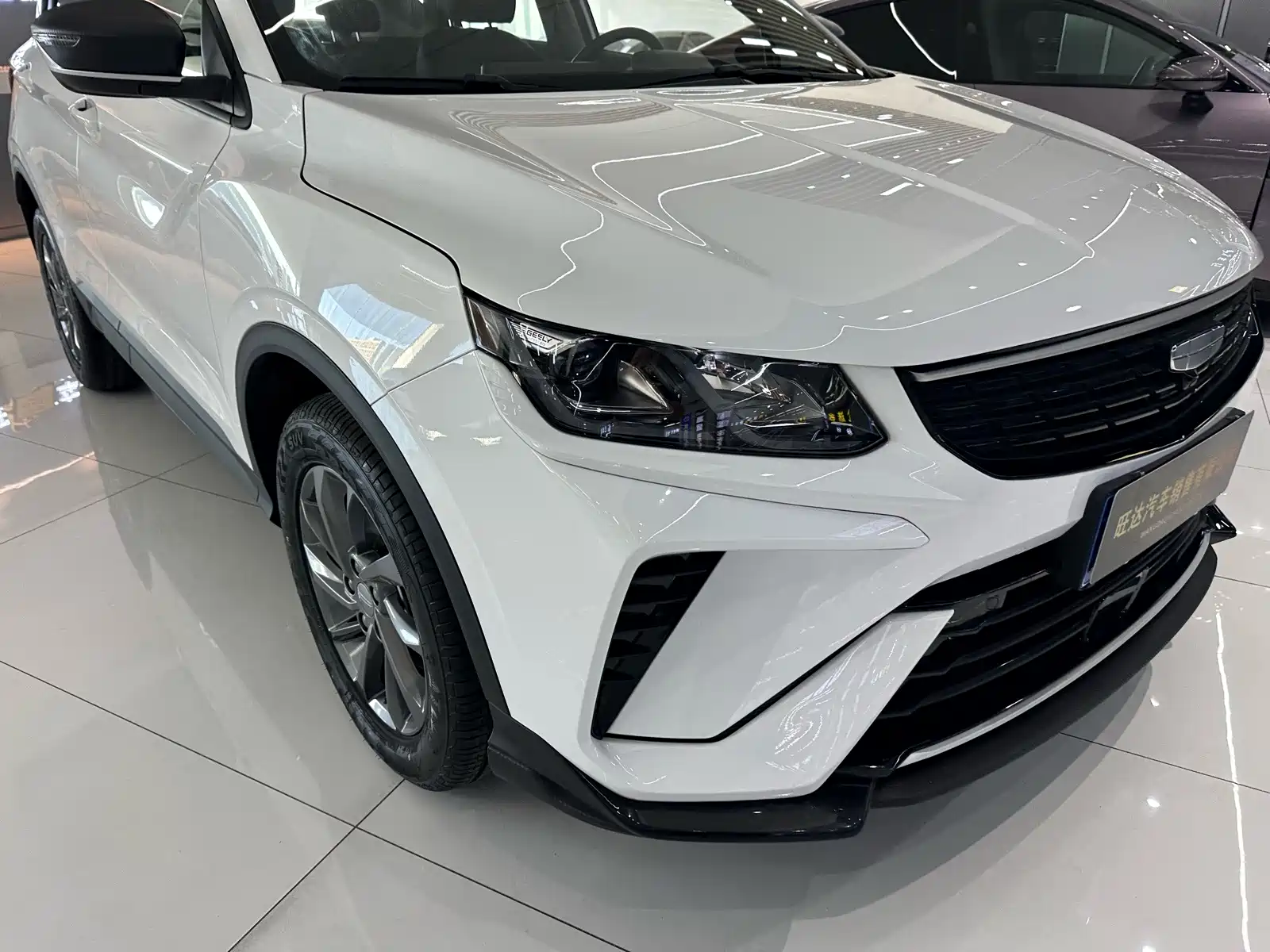 Фото 4 - Geely Coolray