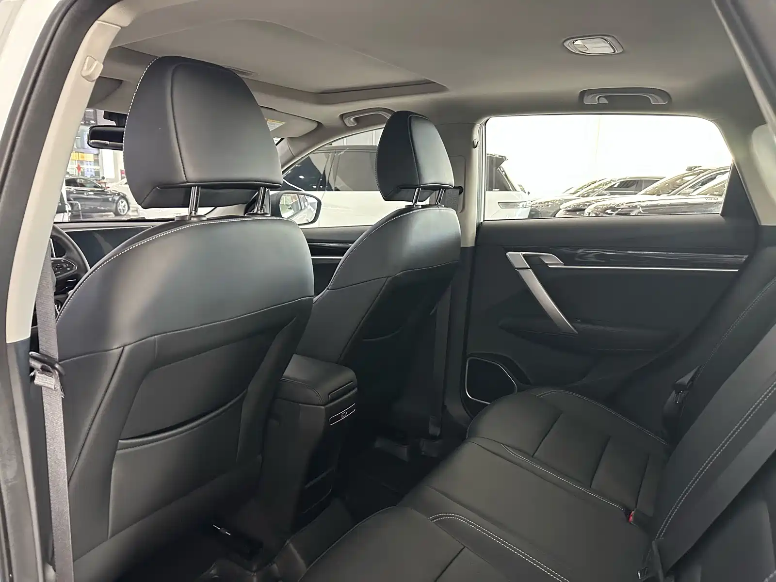 Фото 9 - Geely Coolray