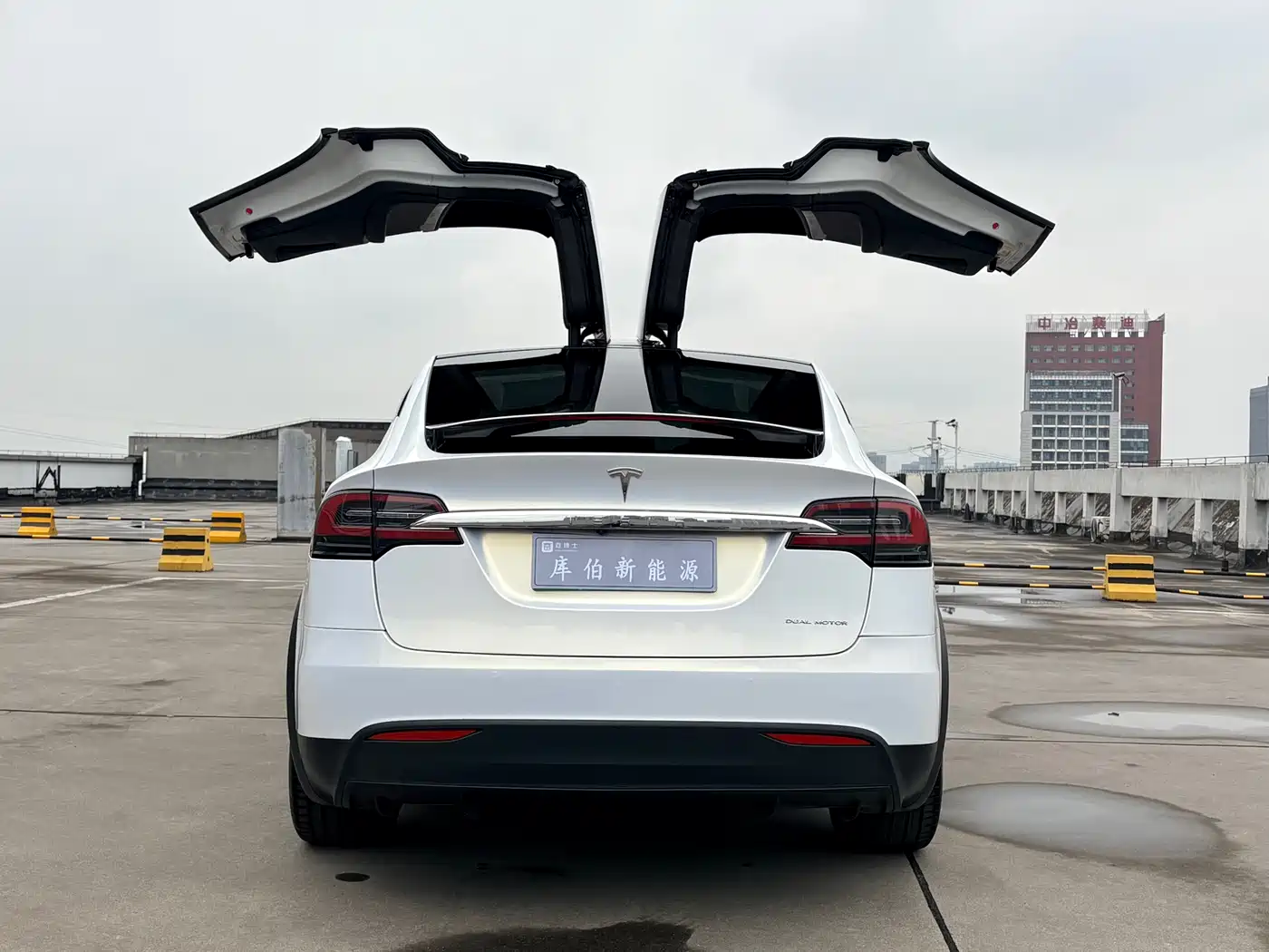 TESLA MODEL X