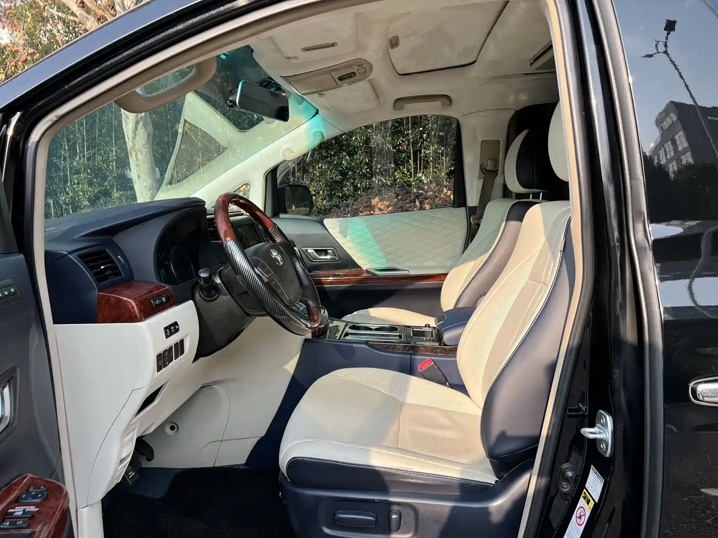 Toyota Alphard 2011 3.5L Luxury Edition фото 9