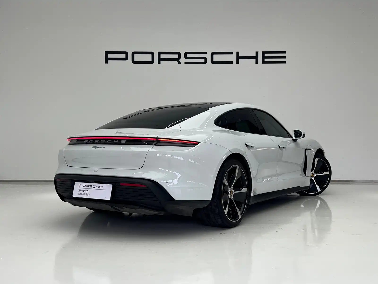 Фото 5 - Porsche Taycan