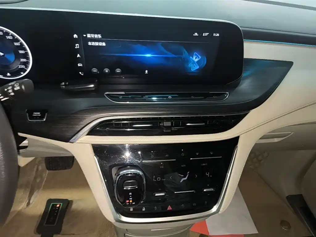 Photo 13 - Buick GL8