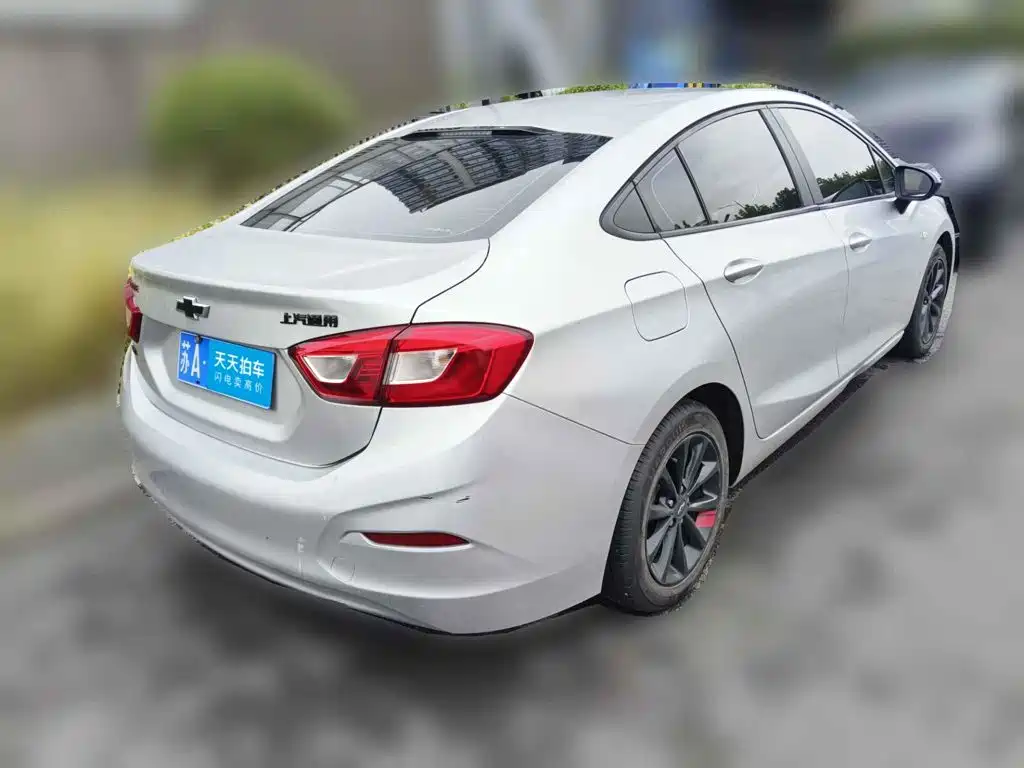 Фото 2 - Chevrolet Cruze
