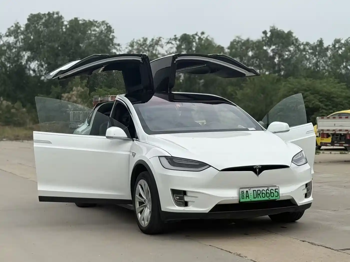 TESLA MODEL X
