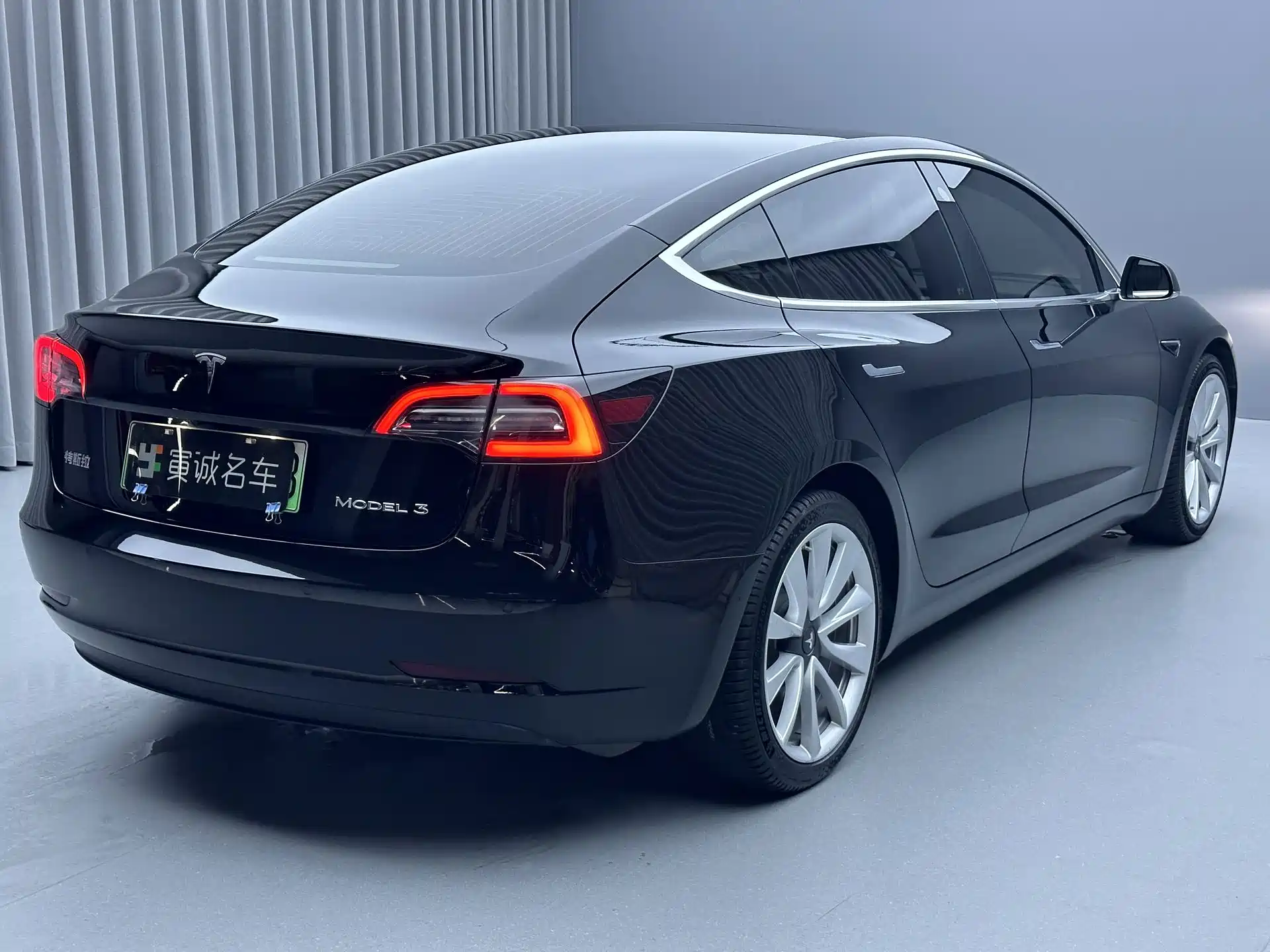 Фото 6 - Tesla Model 3