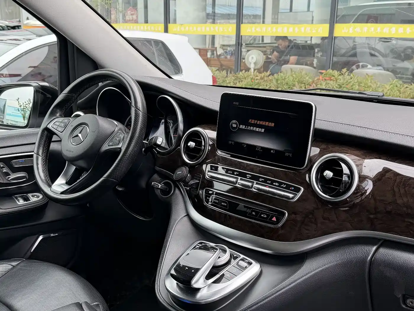 Mercedes-Benz V-Class 2018 V 260 L Premium Long Wheelbase Edition China VI фото 5