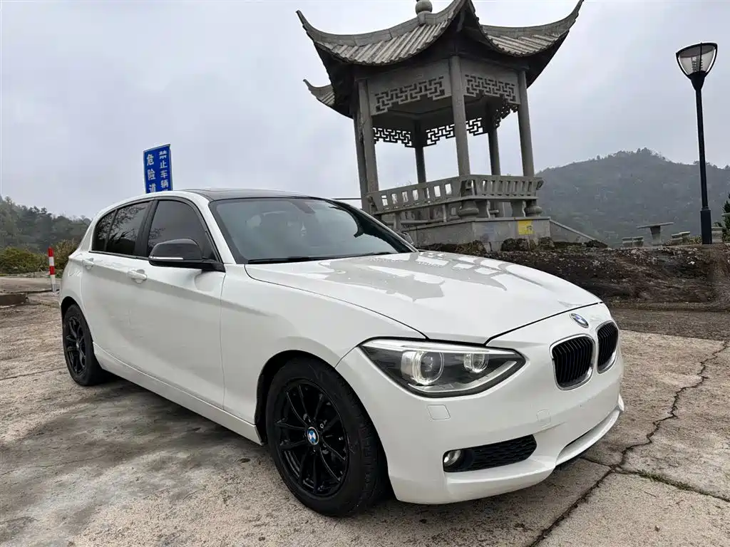 BMW 1 Series (Import) 2012 118i Leading фото 3