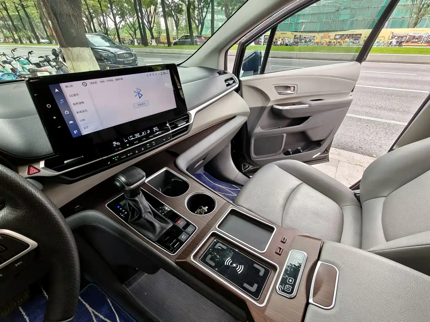 Toyota Granvia 2023 2.5L Hybrid Prestige PLUS Edition фото 12