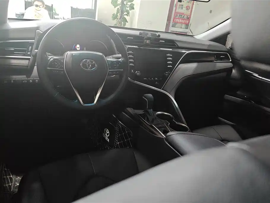Toyota Camry 2018 2.5G Luxury Edition фото 12