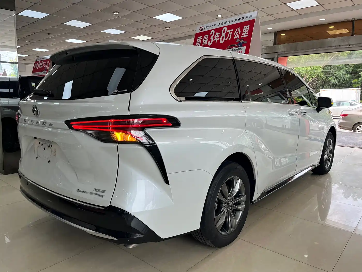 Toyota Sienna 2025 2026 2.5L Hybrid AWD Premium Edition