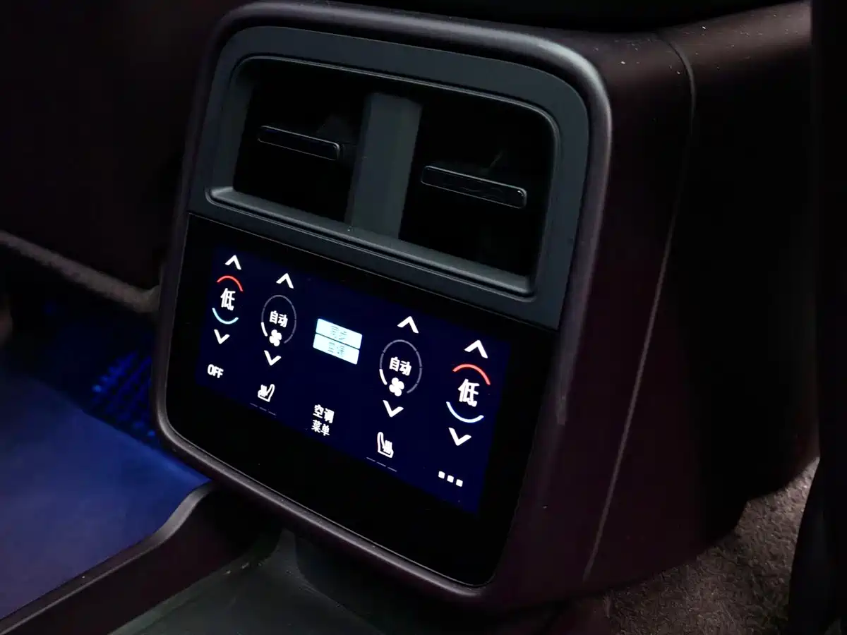 Porsche Taycan 2019 Taycan Turbo фото 18
