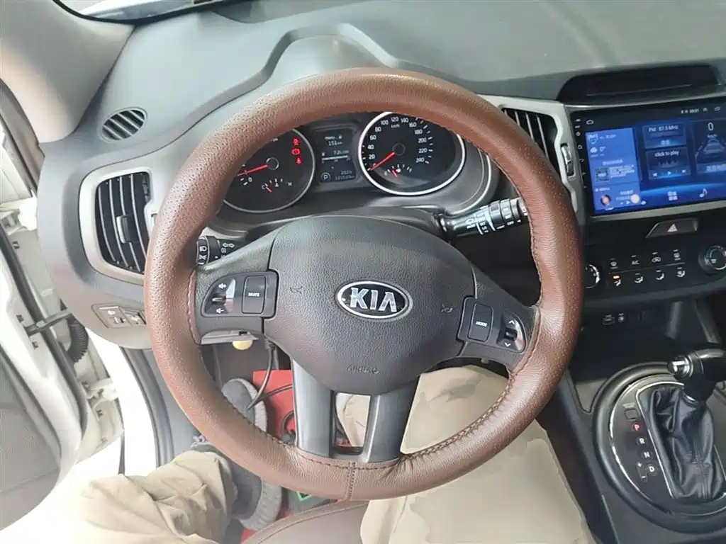 Kia Sportage 2016 2.0L Automatic 2WD GL фото 11