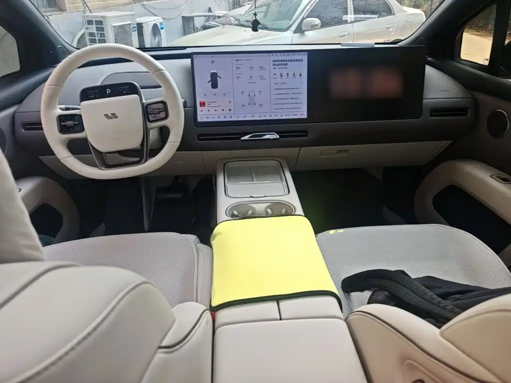 Photo 10 - Li Auto i6