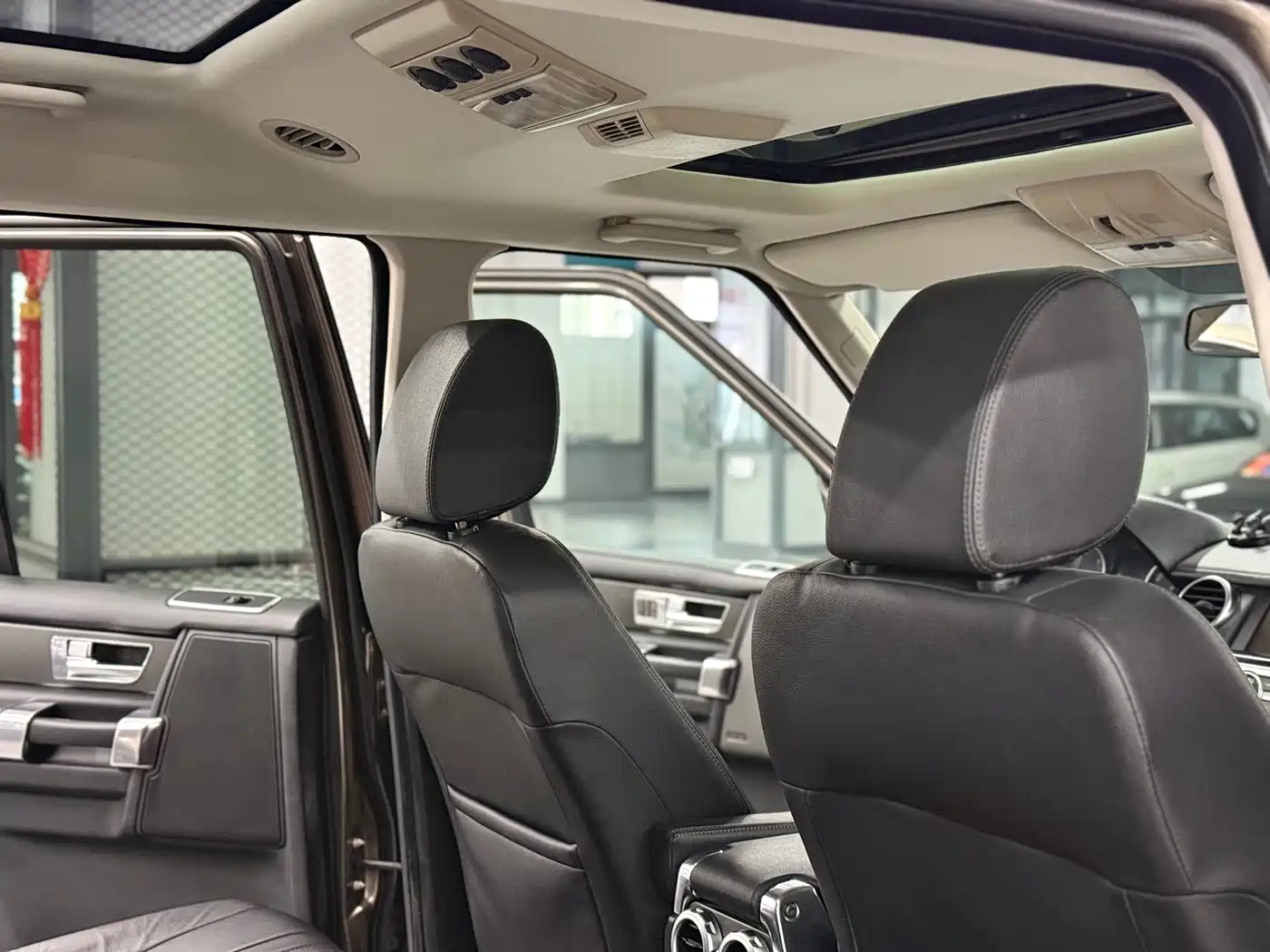 Land Rover Discovery 2011 3.0 SDV6 HSE Diesel фото 10
