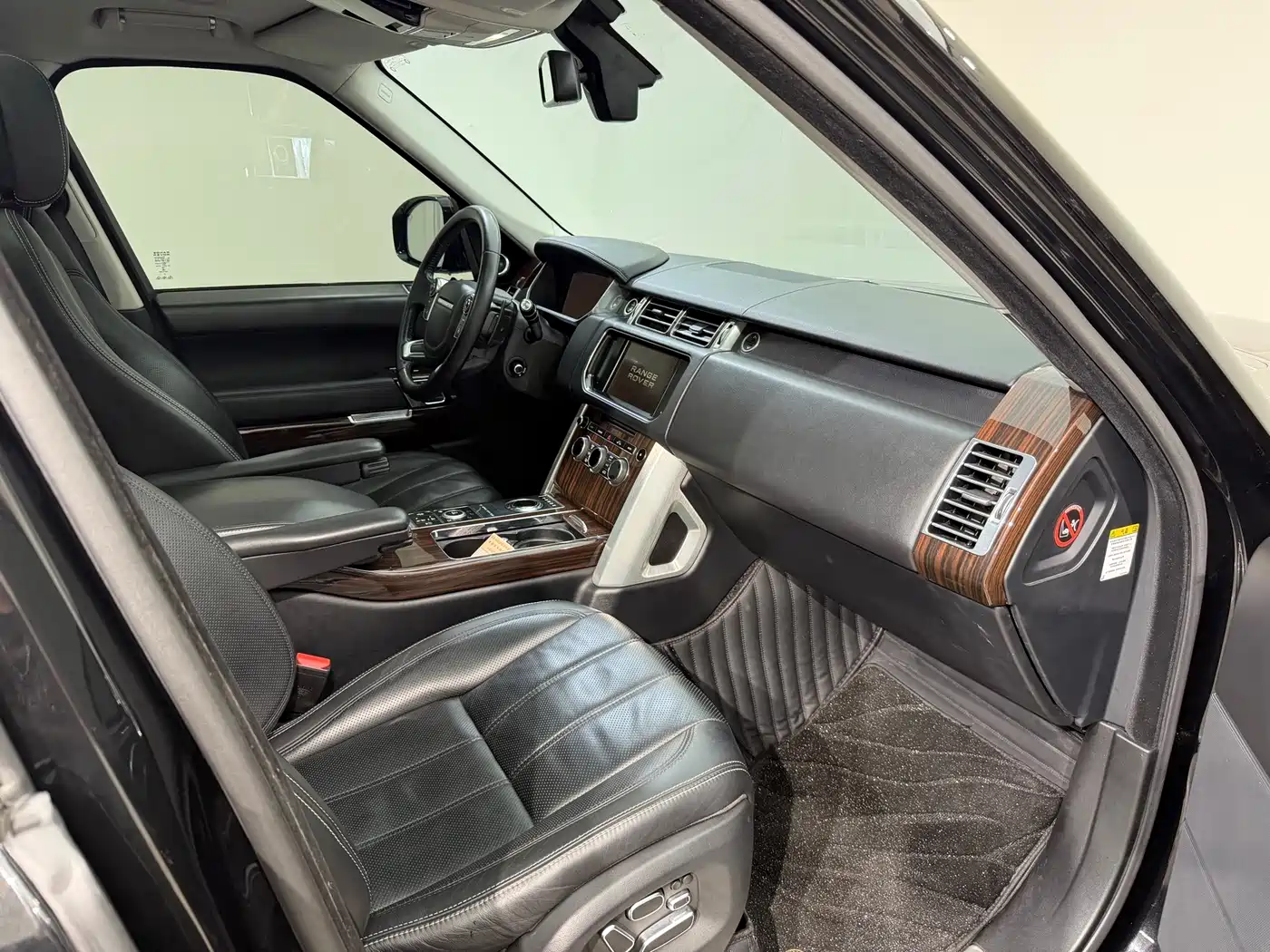 Photo 5 - Land Rover Range Rover