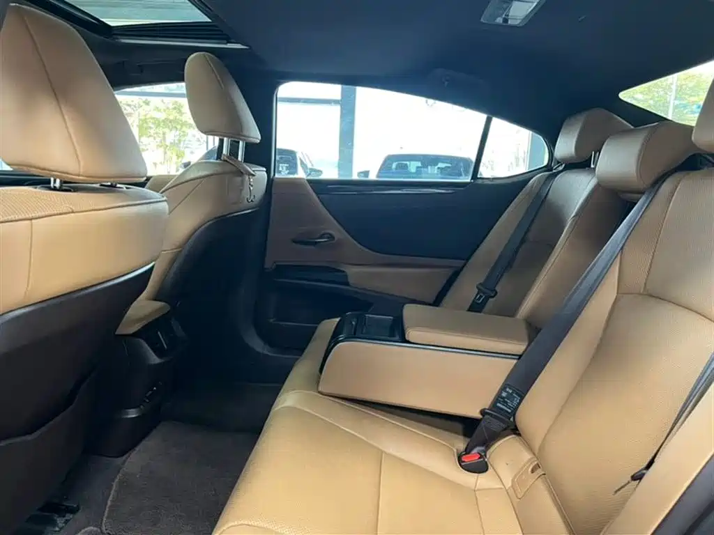 Lexus ES 2020 200 Excellence фото 5
