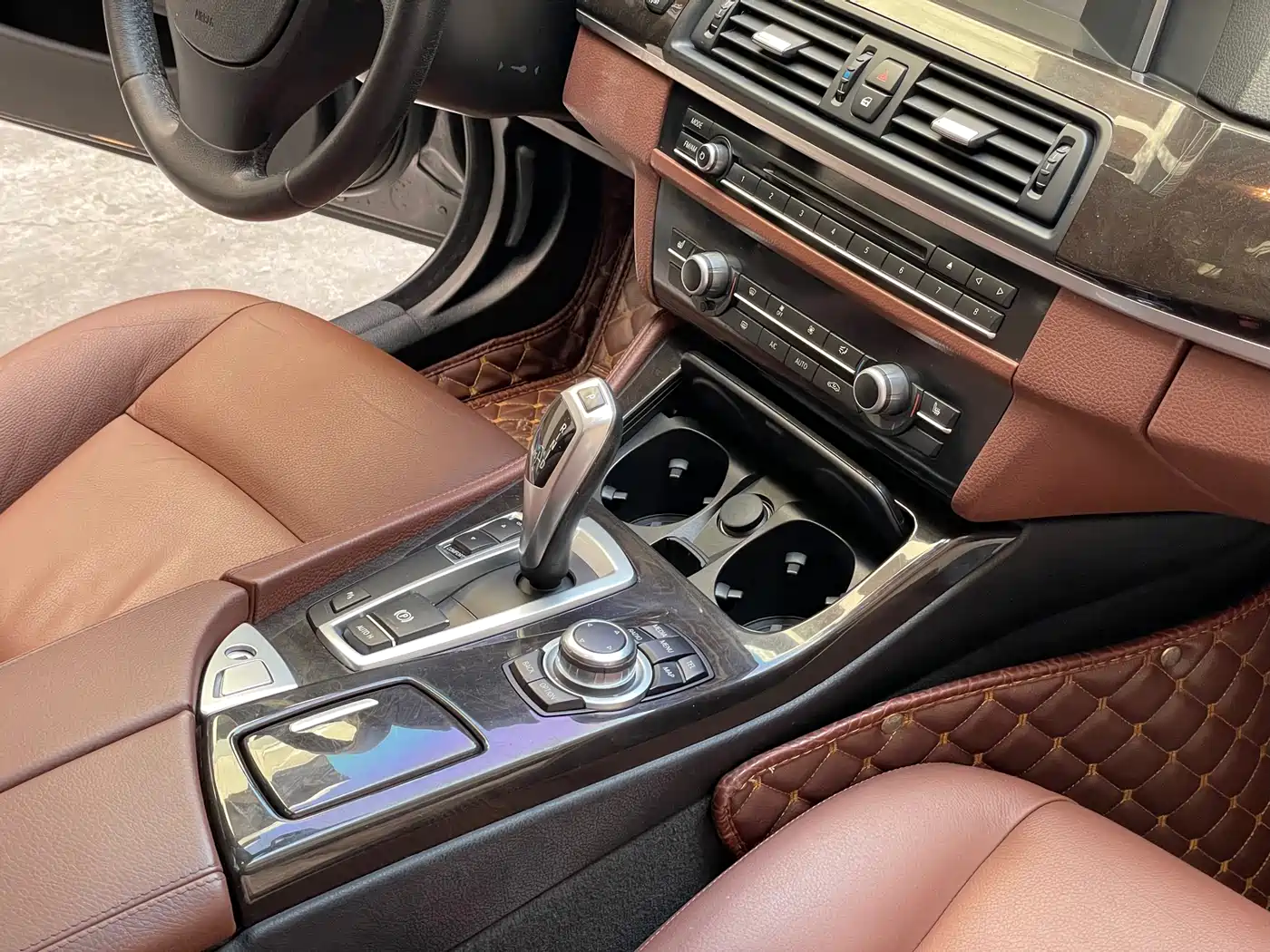 BMW 5 Series 2014 525Li Leading фото 14