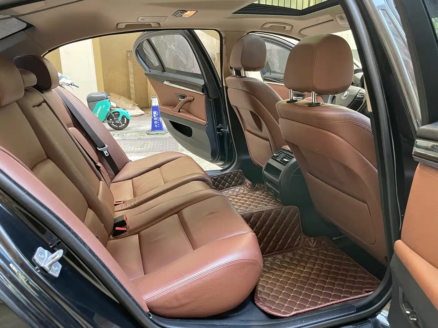 BMW 5 Series 2014 525Li Leading фото 12
