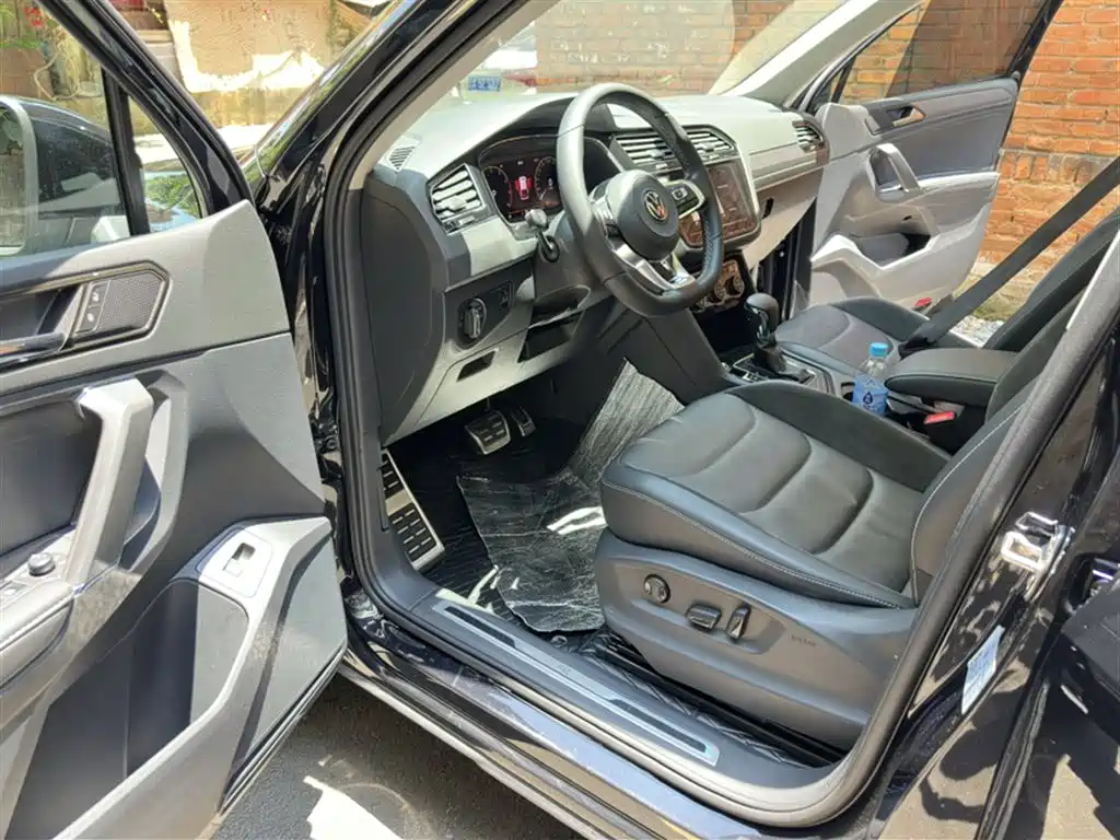 Volkswagen Tiguan L 2021 330TSI Automatic 2WD R-Line Premium фото 18