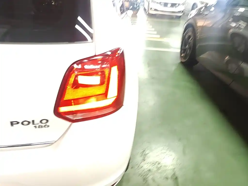 Volkswagen Polo 2016 1.6L Automatic Comfort фото 8
