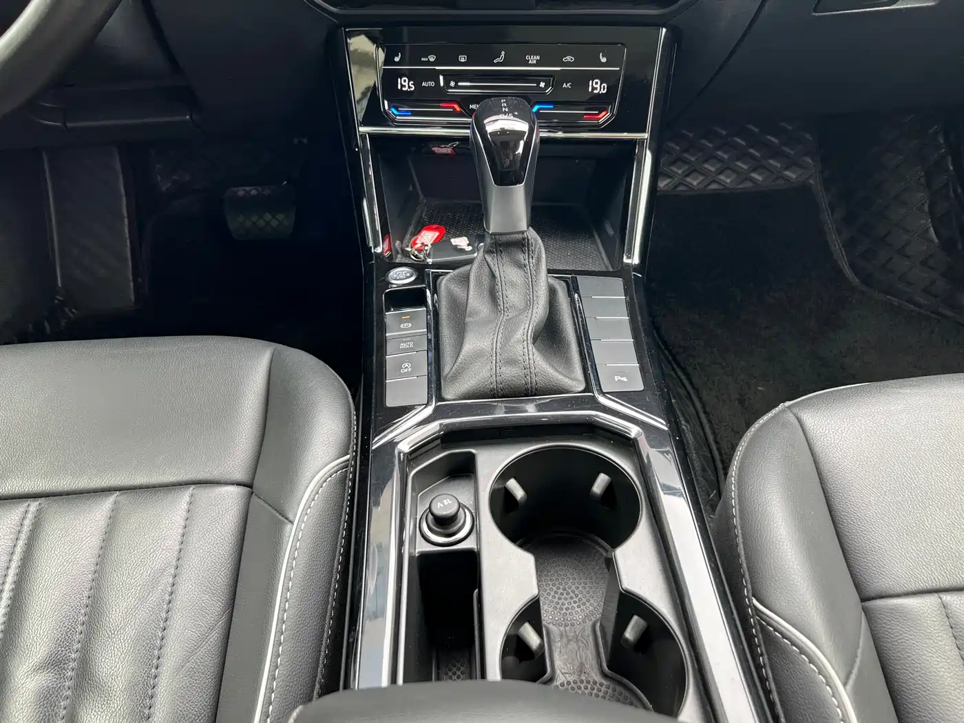 Volkswagen Passat 2022 330TSI Starlight Elite Edition фото 13