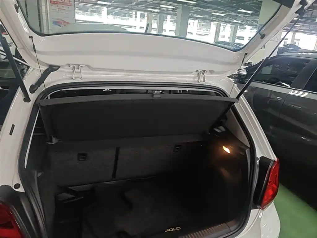 Volkswagen Polo 2016 1.6L Automatic Comfort фото 19
