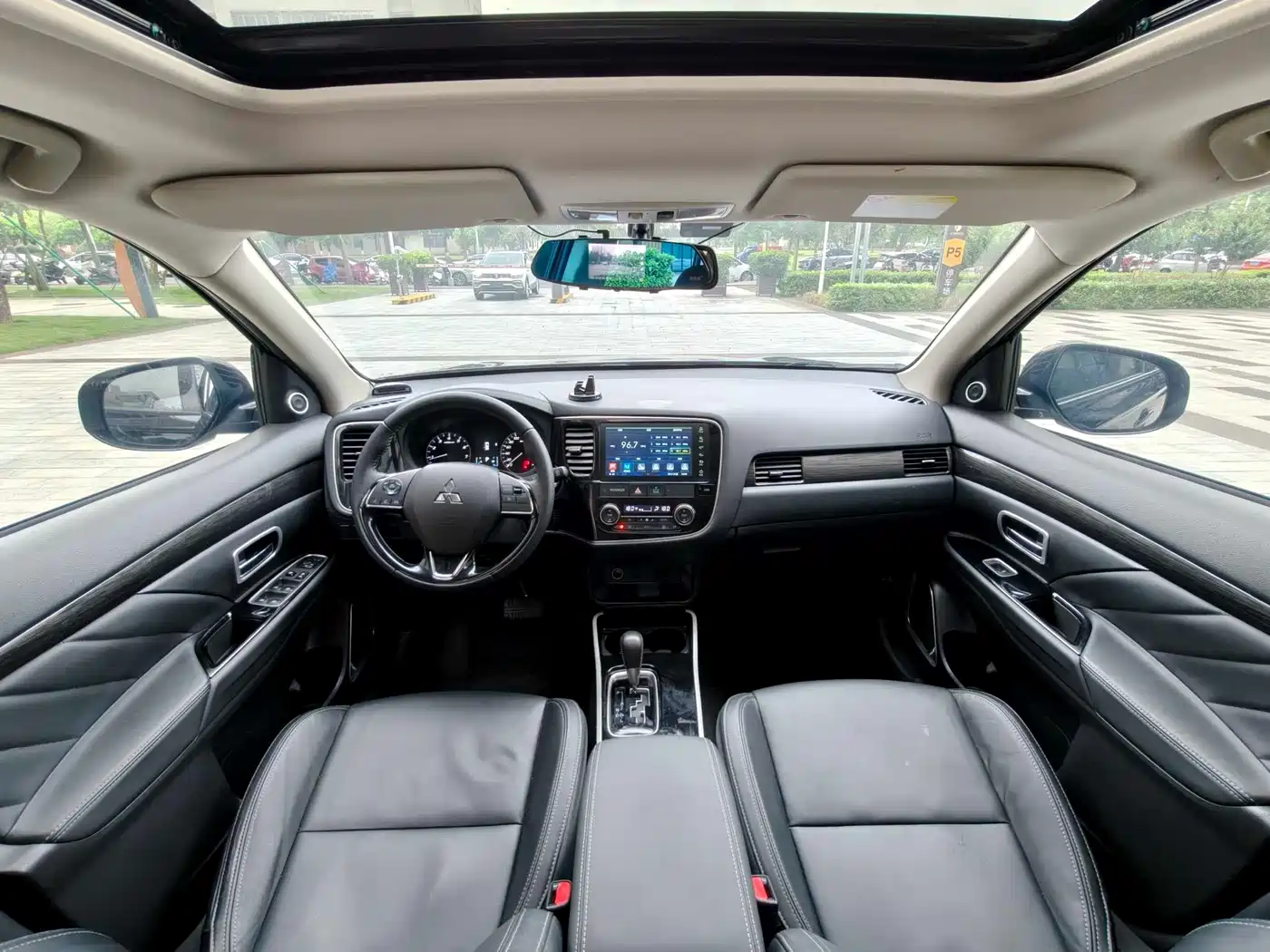 MITSUBISHI OUTLANDER