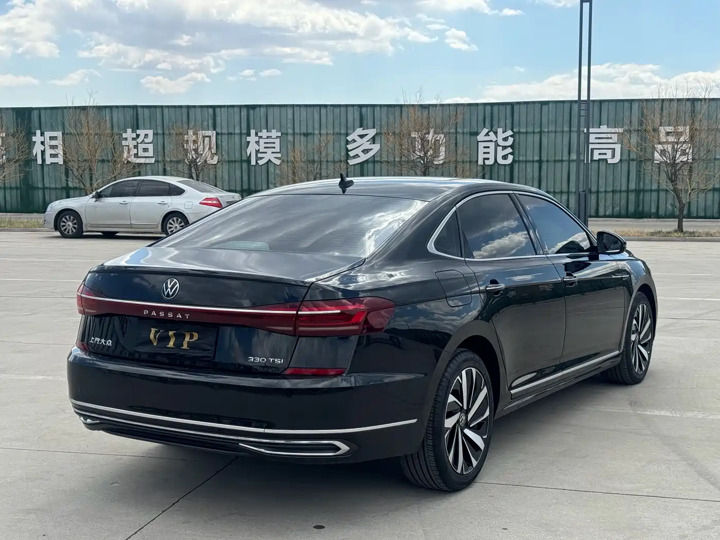 Volkswagen Passat 2023 330TSI Luxury Edition фото 24