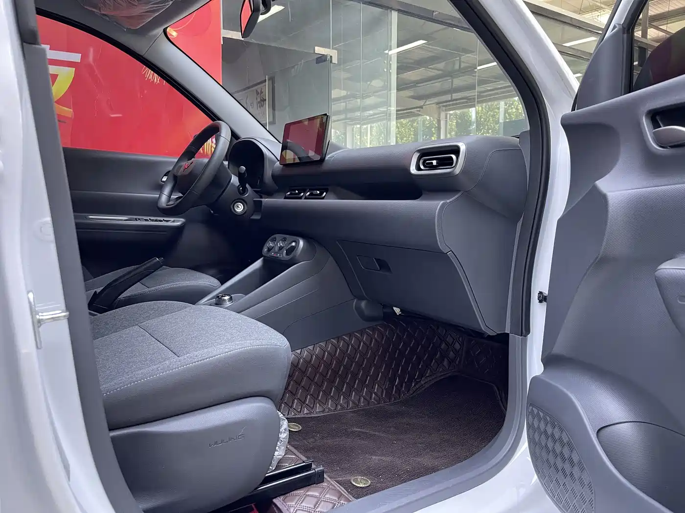 Wuling Motors Wuling Hongguang New Energy 2025 2025 Extended-Range Hybrid 50KM Comfort Version