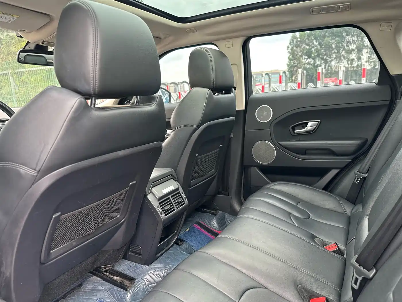 Land Rover Range Rover Evoque 2015 2.0T 5-Door Fashion Edition фото 10