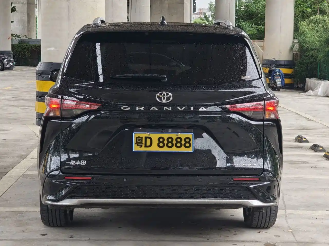 Фото 5 - Toyota Granvia