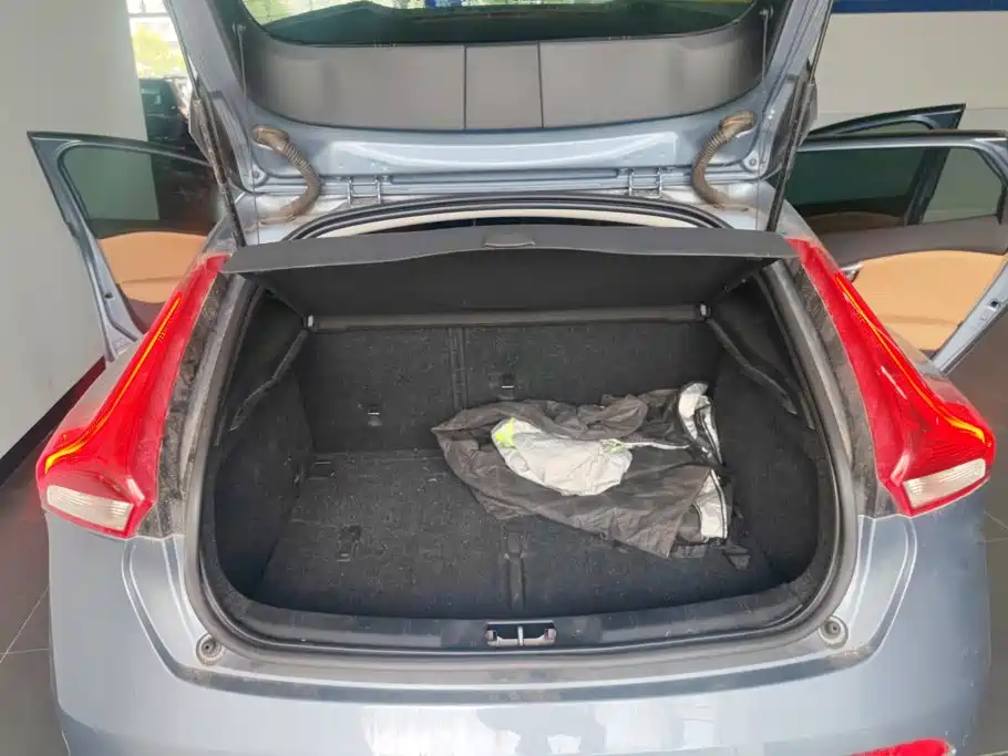 2018 Volvo V40