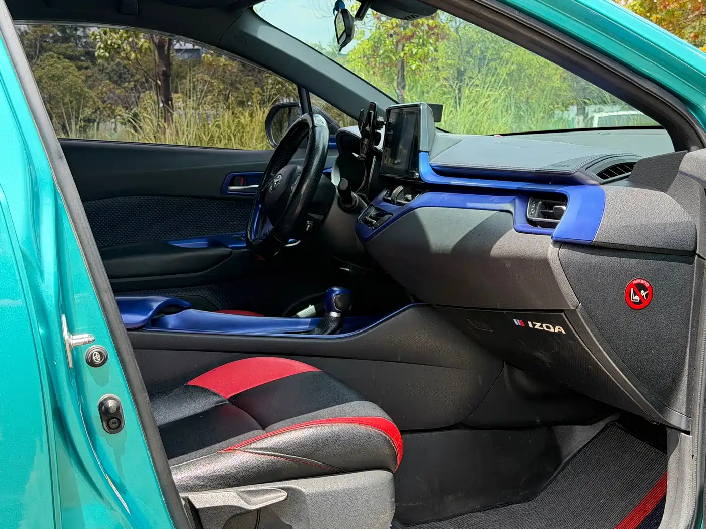 Фото 9 - Toyota C-HR