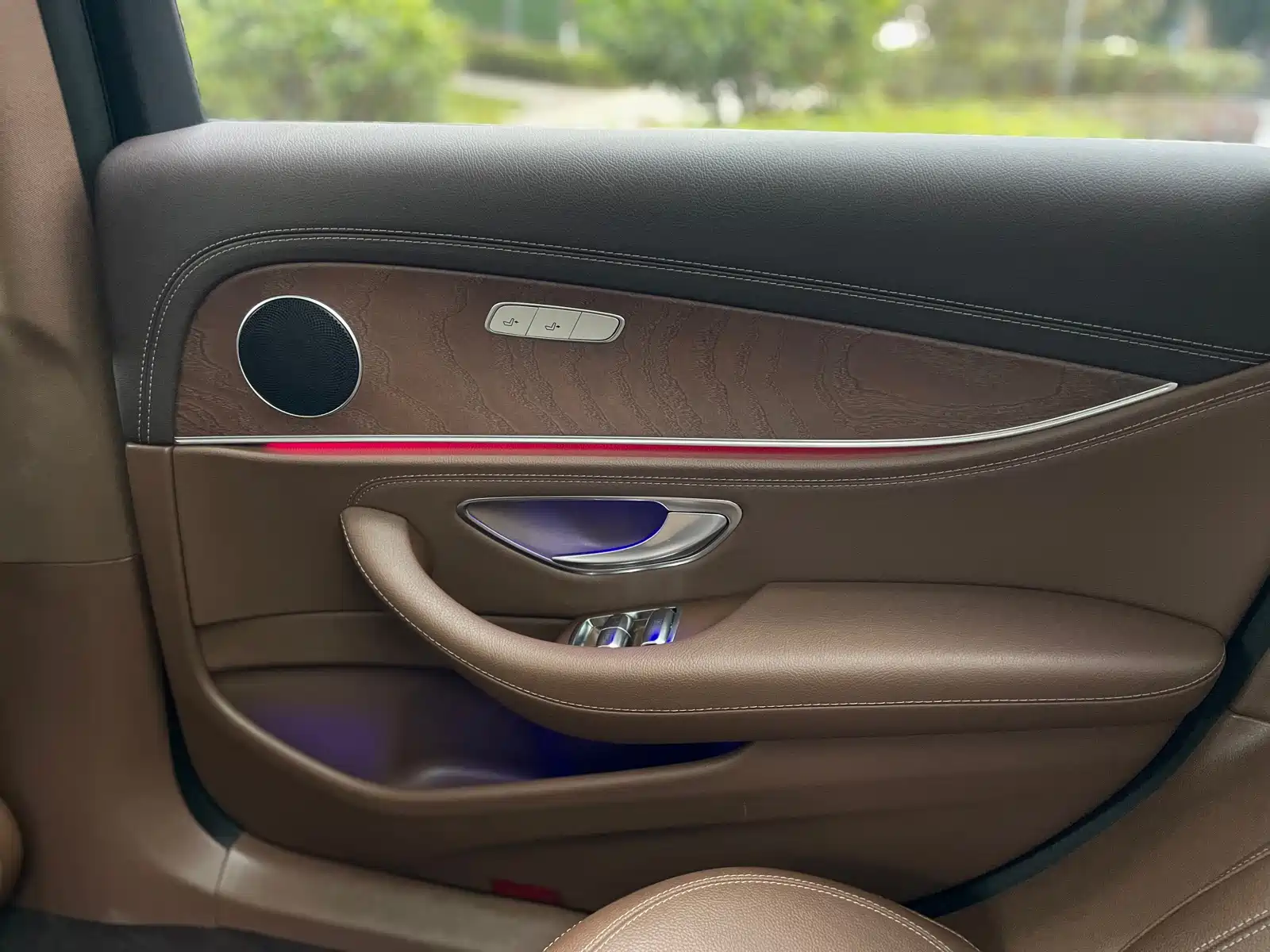 Фото 31 - Mercedes-Benz E-Class