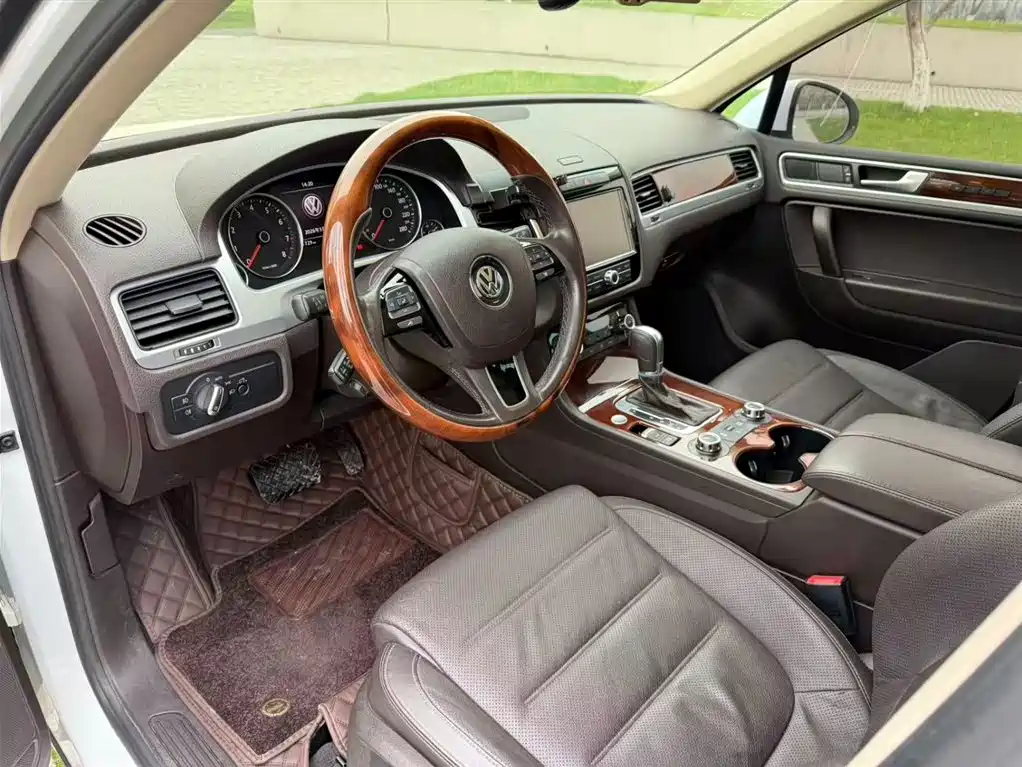 Volkswagen Touareg 2015 3.0TSI Luxury фото 11