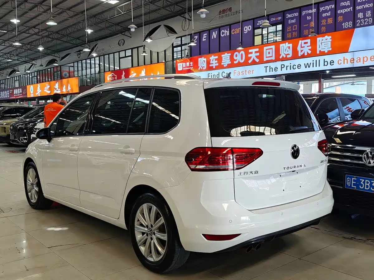 Photo 4 - Volkswagen Touran
