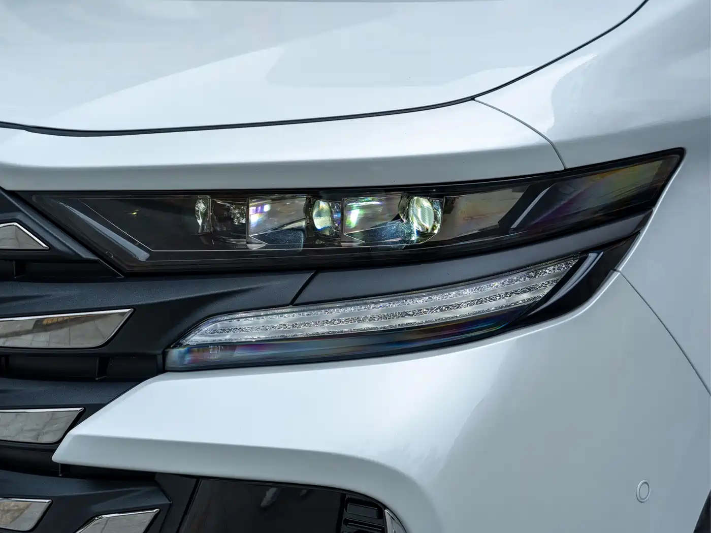 Toyota Vellfire 2024 Crown Hybrid 2.5L Executive Premium Edition фото 13