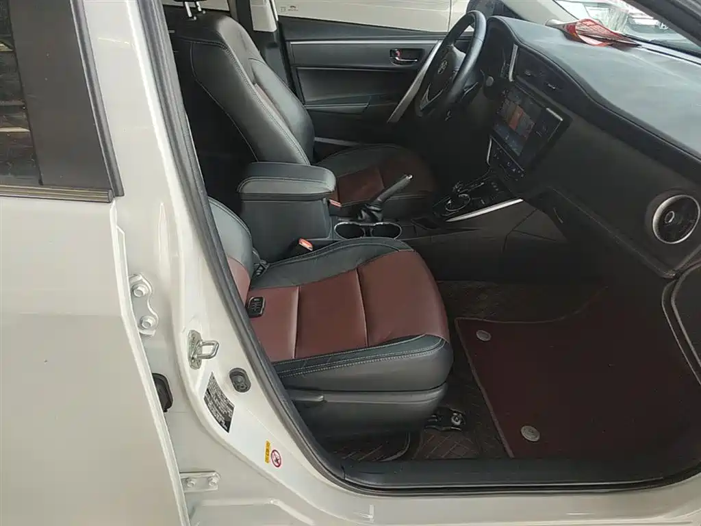 Toyota Corolla 2018 Hybrid 1.8L E-CVT Smart Edition фото 20