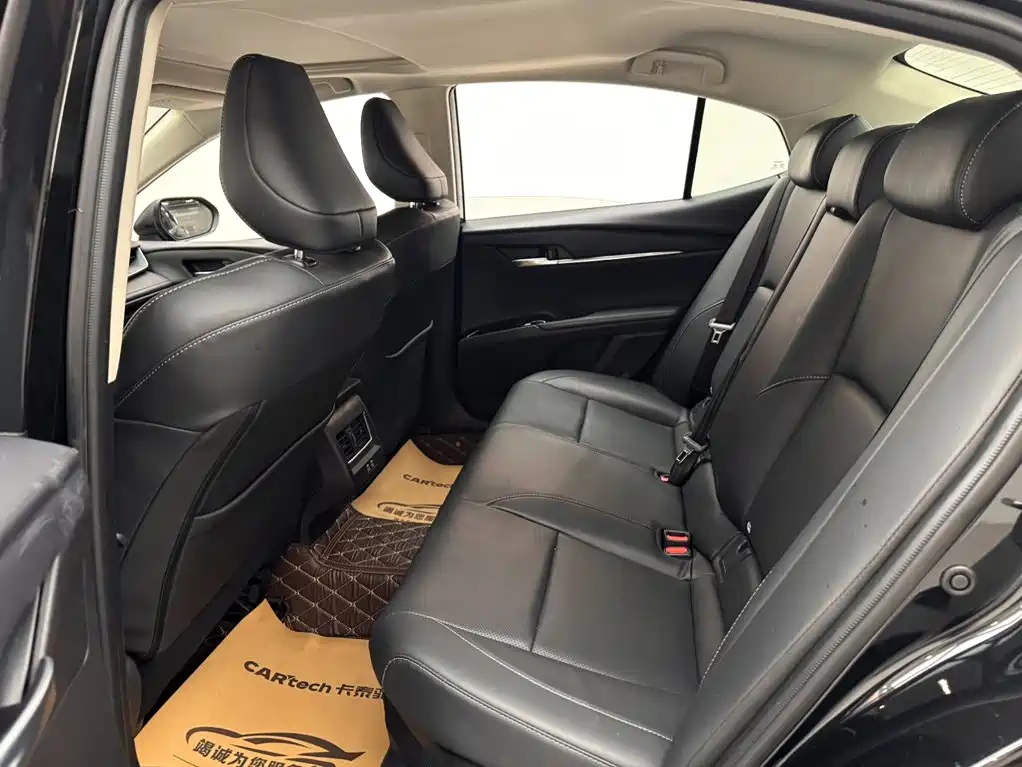 Фото 9 - Toyota Camry